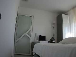 voyeurcam-charmhellen-kitchen