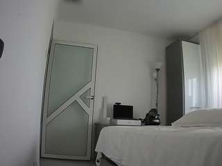 voyeurcam-charmhellen-kitchen