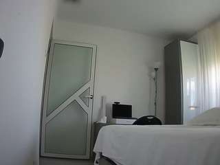 voyeurcam-charmhellen-kitchen