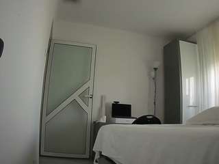 voyeurcam-charmhellen-kitchen