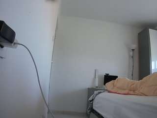 voyeurcam-charmhellen-kitchen