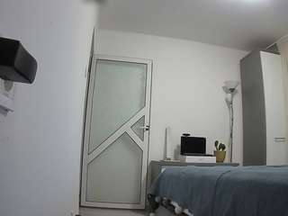 voyeurcam-charmhellen-kitchen