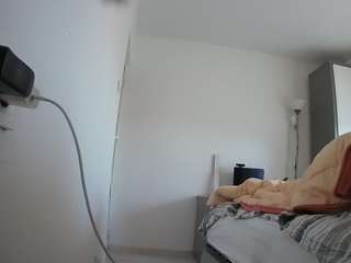 voyeurcam-charmhellen-kitchen