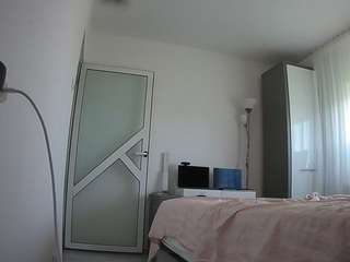 voyeurcam-charmhellen-kitchen