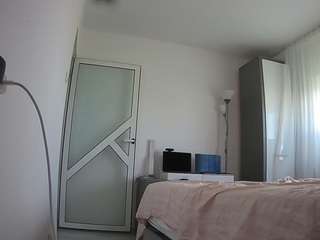 voyeurcam-charmhellen-kitchen