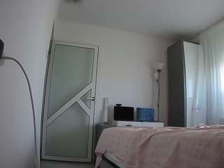 voyeurcam-charmhellen-kitchen