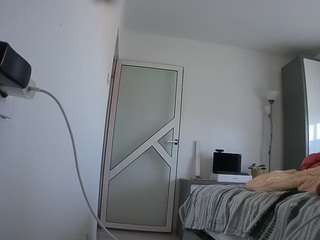 voyeurcam-charmhellen-kitchen