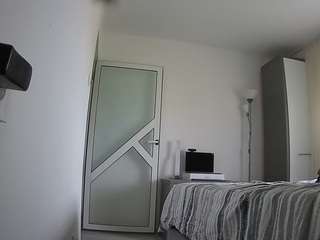 voyeurcam-charmhellen-kitchen