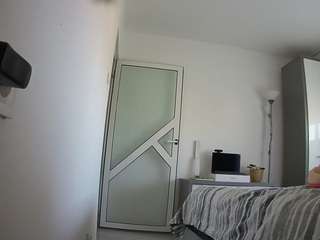 voyeurcam-charmhellen-kitchen