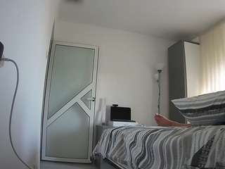 voyeurcam-charmhellen-kitchen