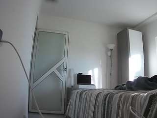 voyeurcam-charmhellen-kitchen