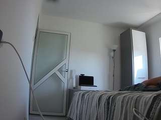 voyeurcam-charmhellen-kitchen