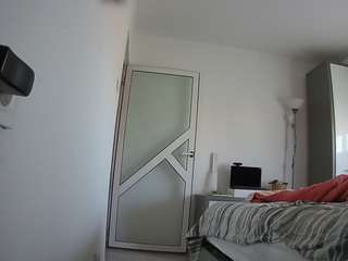 voyeurcam-charmhellen-kitchen
