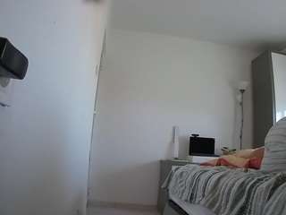 voyeurcam-charmhellen-kitchen