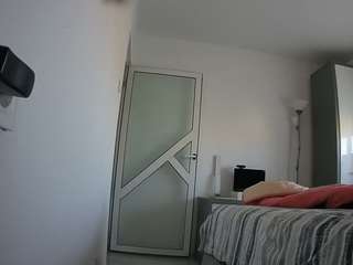 voyeurcam-charmhellen-kitchen