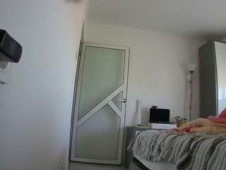 voyeurcam-charmhellen-kitchen