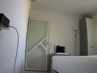 voyeurcam-charmhellen-kitchen