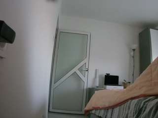 voyeurcam-charmhellen-kitchen