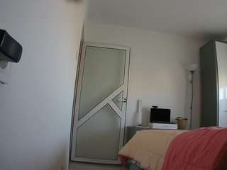 voyeurcam-charmhellen-kitchen