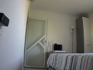 voyeurcam-charmhellen-kitchen