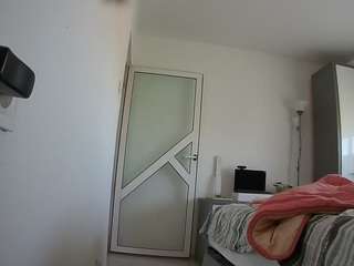 voyeurcam charmhellen kitchen