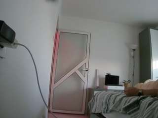 voyeurcam-charmhellen-kitchen
