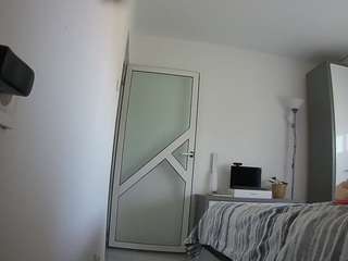 voyeurcam-charmhellen-kitchen