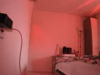 voyeurcam-charmhellen-kitchen