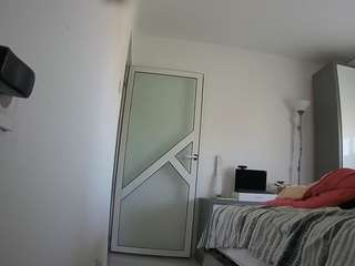 voyeurcam-charmhellen-kitchen