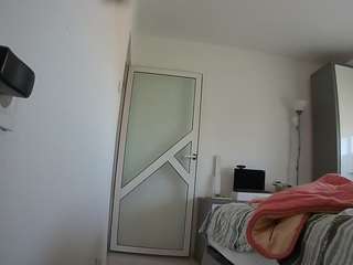 voyeurcam-charmhellen-kitchen