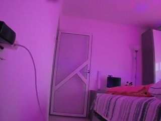 voyeurcam-charmhellen-kitchen