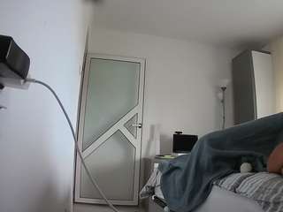 voyeurcam-charmhellen-kitchen