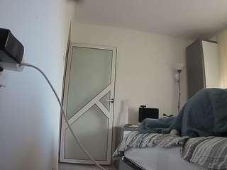 voyeurcam-charmhellen-kitchen