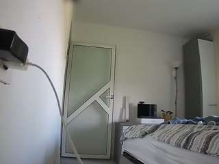 voyeurcam-charmhellen-kitchen