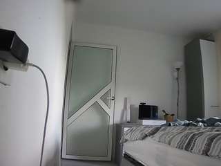 voyeurcam-charmhellen-kitchen
