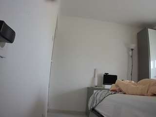 voyeurcam-charmhellen-kitchen