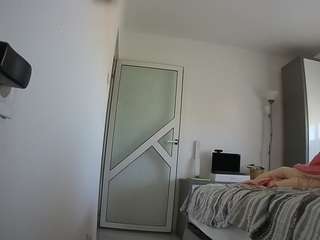 voyeurcam-charmhellen-kitchen