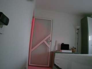 voyeurcam-charmhellen-kitchen