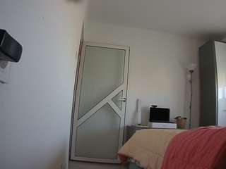 voyeurcam-charmhellen-kitchen