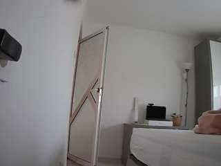 voyeurcam-charmhellen-kitchen