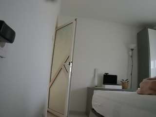voyeurcam-charmhellen-kitchen