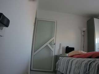 voyeurcam-charmhellen-kitchen