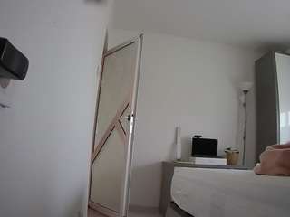 voyeurcam-charmhellen-kitchen