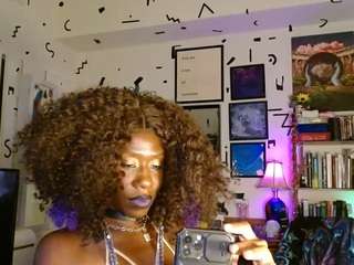 moebootyrayna Live Webcam on CamSoda