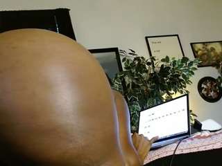 moebootyrayna Live Webcam on CamSoda