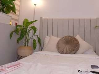 Live webcam model cheerrybomb on Soda Cams