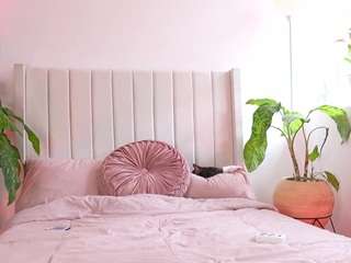 Live webcam model cheerrybomb on Soda Cams