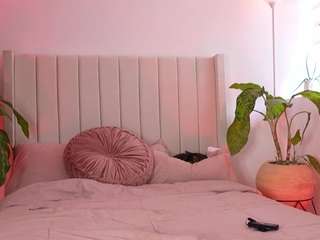 Live webcam model cheerrybomb on Soda Cams