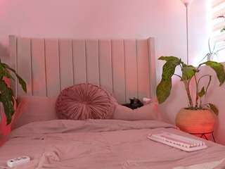 Live webcam model cheerrybomb on Soda Cams