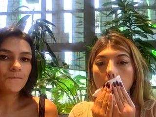 Live webcam model cheerrybomb on Soda Cams